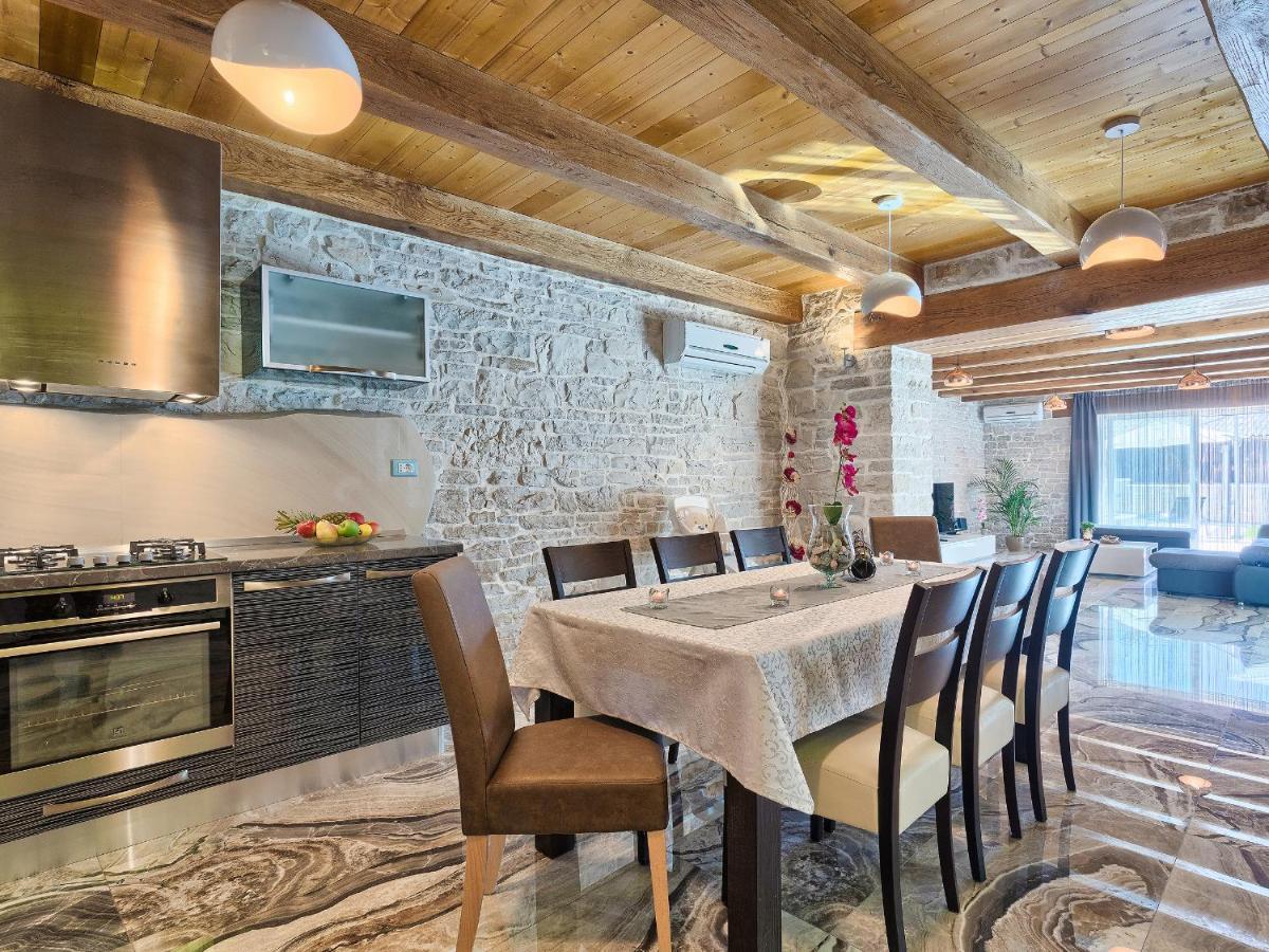 פאזין Villa Patrick-Luxury Stone House In The Center Of Istria מראה חיצוני תמונה